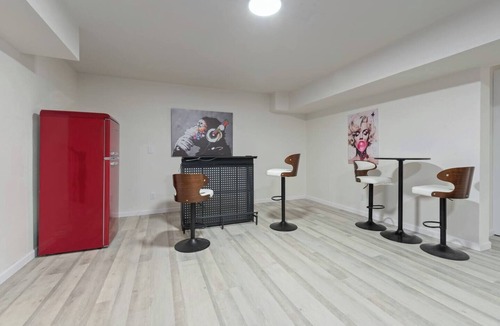 Coarsegold House | Yosemite 6BR Villa + Sleeps 20 + Hot Tub+Games