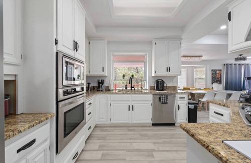 Coarsegold House | Yosemite 6BR Villa + Sleeps 20 + Hot Tub+Games