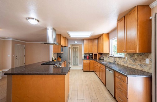 Coarsegold Villa | Yosemite Alpine Retreat with Hot Tub/Pool Table/Garden/Lounge