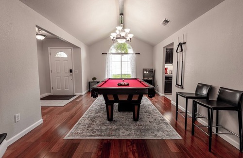 Oakhurst House | Yosemite + Bass Lake – Hot Tub, Games, Sleeps 13