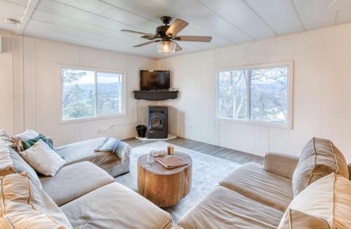 Coarsegold House | Yosemite Boho Bungalow, Pet Friendly & Mtn Views!