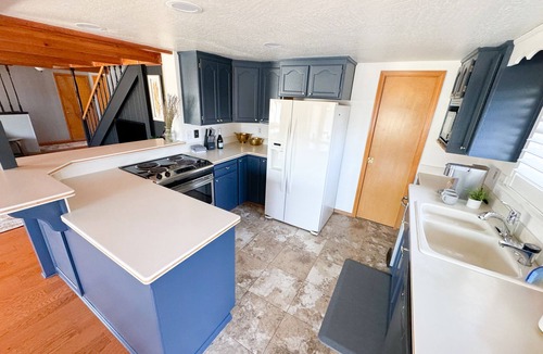 Groveland House | Yosemite Chalet, Golf Course Views, Game Room, Walk to Lake, Sleeps 12