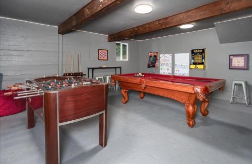 Yosemite Forks House | Yosemite Corner w NEW game room/Hot Tub/EV more