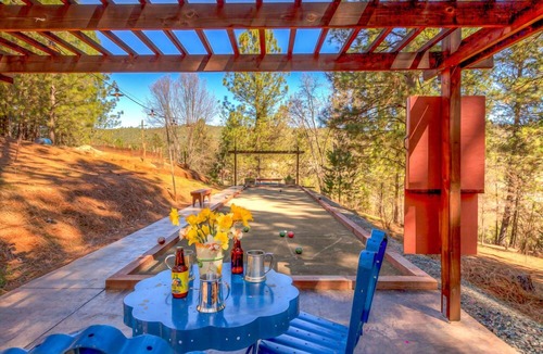 Groveland Cabin | Yosemite Country Cabin - Modern & Private in a woodland setting.