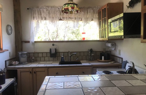 Yosemite Forks Cottage | Yosemite Creekside Cottage Oakhurst - Bass Lake Pet Friendly