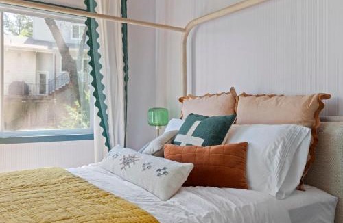 Groveland House | Yosemite family getaway w lake, golf, horses, pool