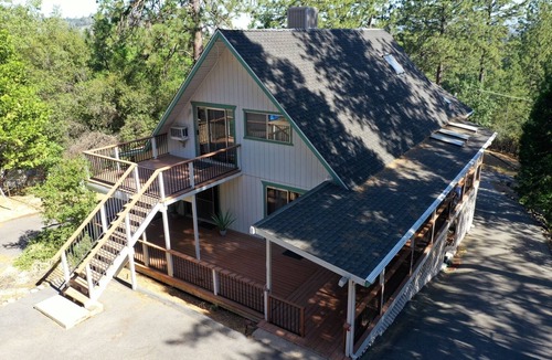 Groveland House | Yosemite Gateway Cabin Valley Views, Sleeps 10