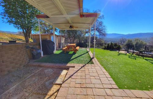 Oakhurst House | Yosemite Gateway Cottage - King Suite - Mountain Views