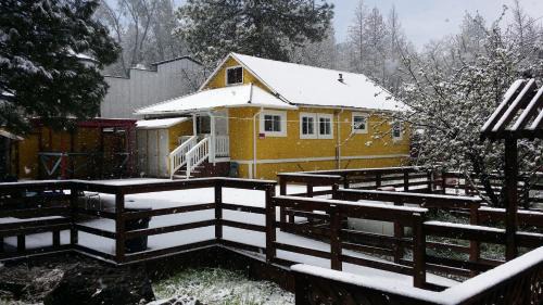 Groveland House | Yosemite International Hostel
