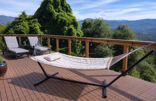 Oakhurst House | Yosemite Lodge 5BR Villa Hot Tub Game Room EV