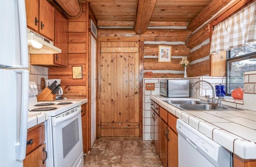 Yosemite National Park Cabin | Yosemite Log Cabin - Rustic Charm - Sleeps 8