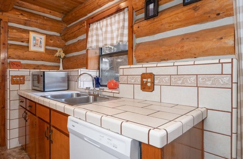 Yosemite National Park Cabin | Yosemite Log Cabin - Rustic Charm - Sleeps 8