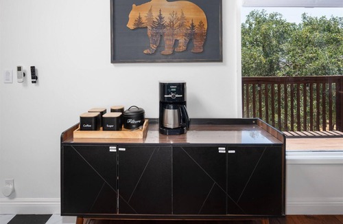Oakhurst House | Yosemite Lookout Lodge w/hot tub, firepits, game room, and more!