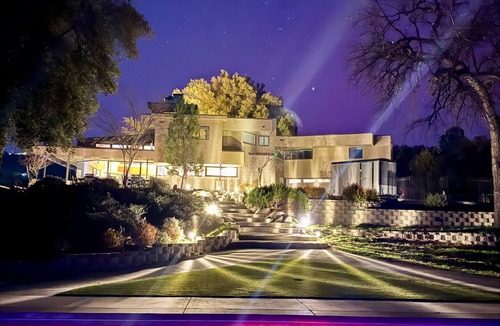 Oakhurst House | Yosemite Riverfront Pool, Spa, Wiffle Ball, Golf, Pickleball