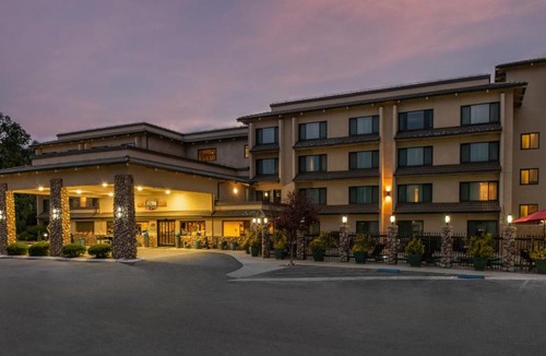 Oakhurst Hotel | Yosemite Southgate Hotel & Suites