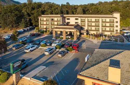 Oakhurst Hotel | Yosemite Southgate Hotel & Suites