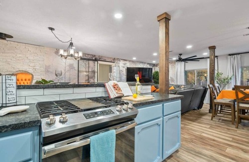 Sonora House | Yosemite Stars * Hot Tub*2 Decks*Creek view*Arcade