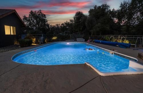 Mariposa House | Yosemite Sunrise Retreats - 2 Homes, 4000 Sqft, Epic Family Reunion