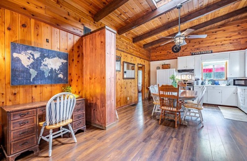 Oakhurst Cabin | Yosemite Vintage Villa w/Hot tub