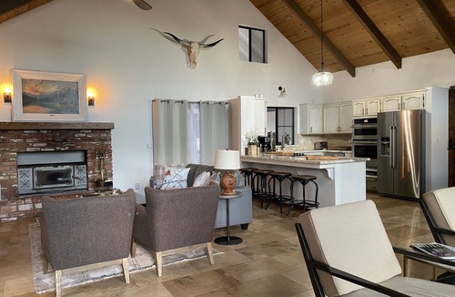 Yosemite Lakes House | YOSEMITE VISITORS WELCOME TO THE MODERN RANCH HOUSE YOSEMITE