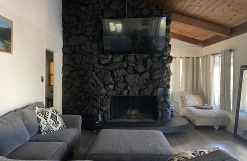 Frazier Park House | Your cozy getaway for mountain activities