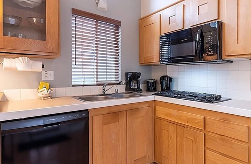 Napa Hotel | Your Napa Escape! 2 Relaxing Units, Free Parking, Outdoor Pool!
