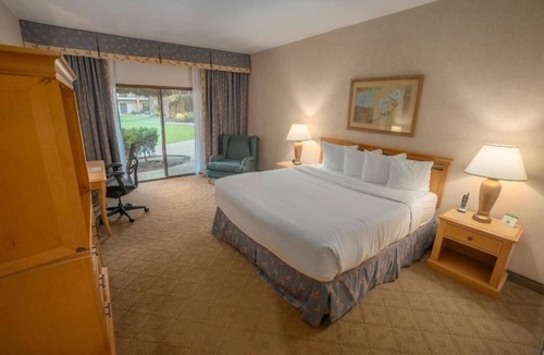 Raisin Hotel | Your Perfect Stay Near Forestiere Gardens & Fresno Airport