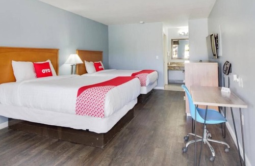 Ingleside House | Your Texas Getaway! Swimming Pool, Free Parking, Free Breakfast!