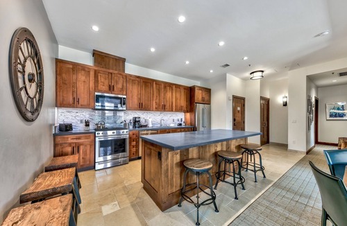 Lakeside Park Condo | Zalanta 328