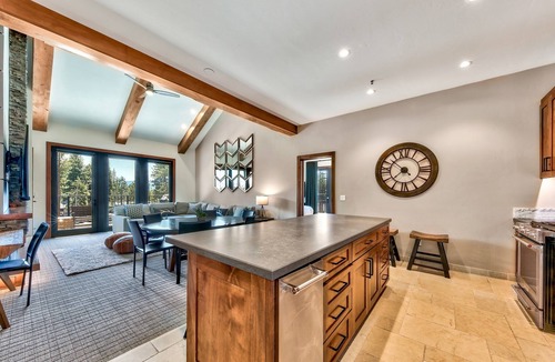 Lakeside Park Condo | Zalanta 328