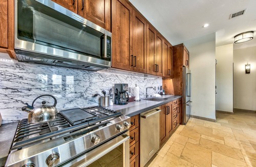 Lakeside Park Condo | Zalanta 328