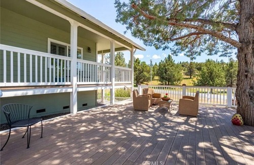 Weed House | Zen Modern Sanctuary in Lake Shastina – One Block from the Lake