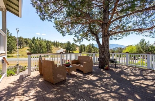 Weed House | Zen Modern Sanctuary in Lake Shastina – One Block from the Lake