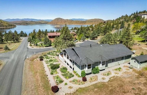 Weed House | Zen Modern Sanctuary in Lake Shastina – One Block from the Lake