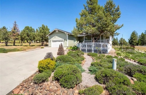 Weed House | Zen Modern Sanctuary in Lake Shastina – One Block from the Lake