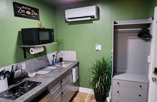 Midtown Apartment | Zen Retreat-jacuzzi, Kitchenette, Walk to fun