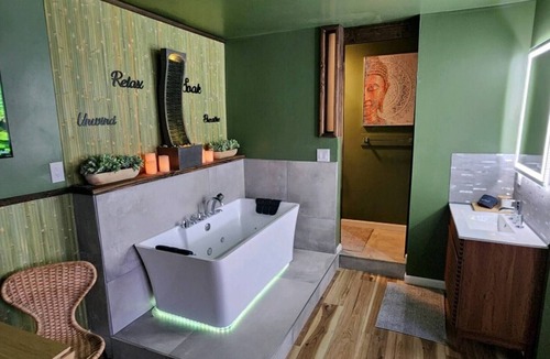Midtown Apartment | Zen Retreat-jacuzzi, Kitchenette, Walk to fun