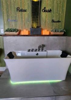 Midtown Apartment | Zen Retreat-Jacuzzi, kitchenette, Walk to fun