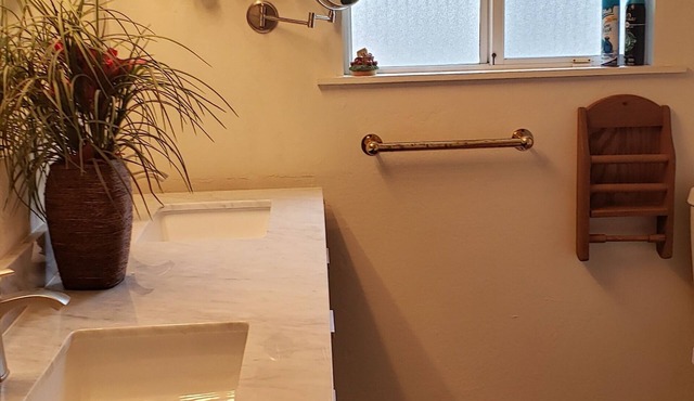 1 Bed 1 Bath Kitchen Wifi Self Check-in King bed