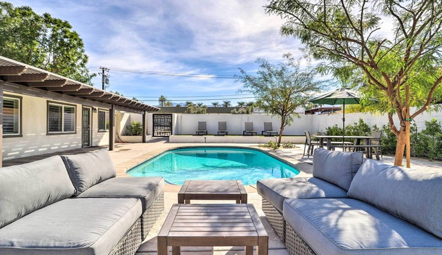 < 1 Mi to El Paseo: Cottage Oasis w/Fire Pit