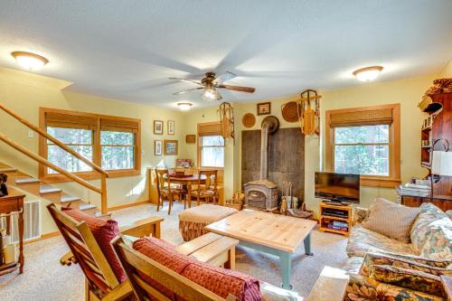 1 Mi to Lake Tahoe: Rustic Cabin w/Boat Dock