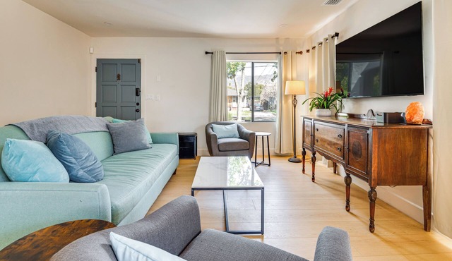 1 Mi to Rose Bowl! Updated Home w/Furnished Deck