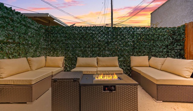1 Mile to the Beach, Games, Remodeled 3BD Home, Fire Pit, Patio