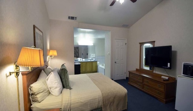1 Queen Bed Room Accessible