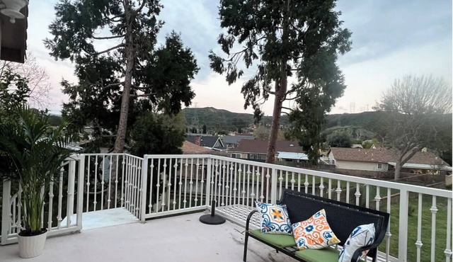 10 Mins Six Flags,Downtown Newhall,Hollywood, Santa Clarita
