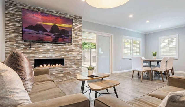 106 Bright & Modern Home -Gated Salt Water Pool