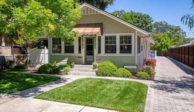13th Street Retreat - A few blocks to downtown Paso!