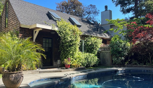 16 min. from San Francisco. 40 min. from Napa. . Walk to breweries, restaurants.
