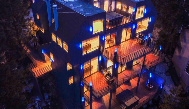 17Beds Luxury Estate Vacation Rental Lake Tahoe Gameroom Hot Tub Luxe11