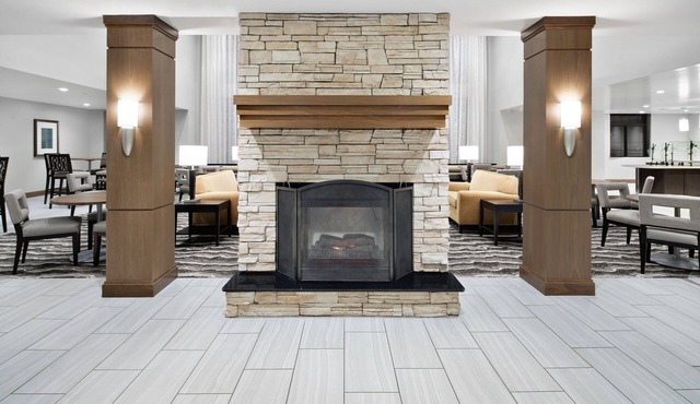 1BR King Suite w/City Views | Pool & Breakfast